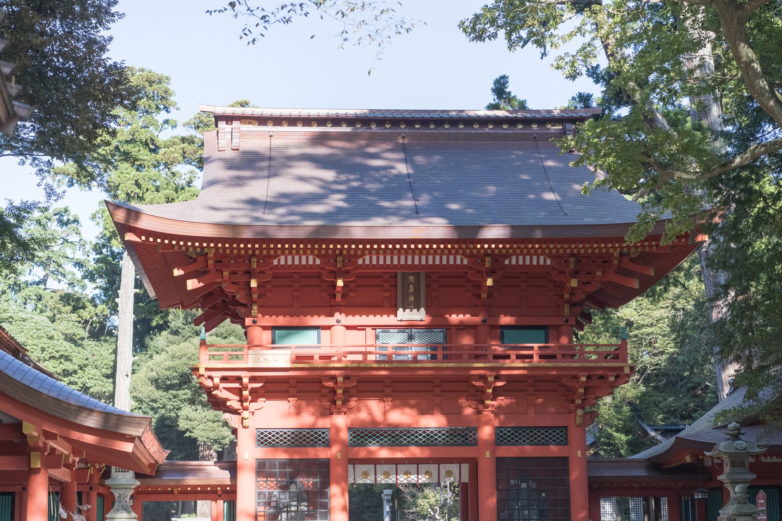 朱塗りの楼門